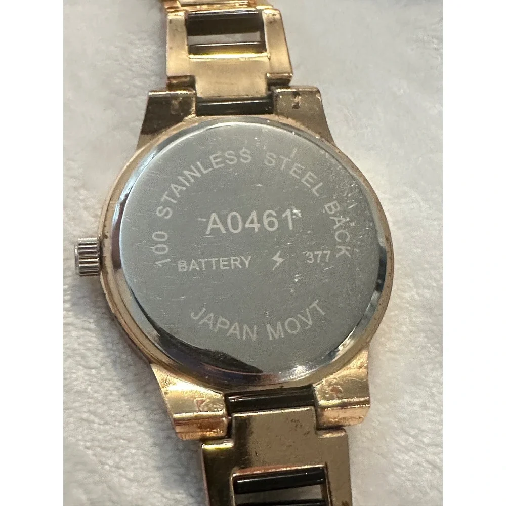 Gold Tone‎ and Black Bracelet Women's Fashion Watch Stainless Steel Back